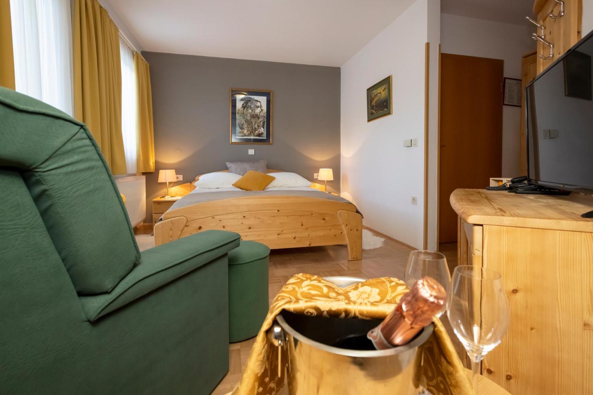 Art Hotel Kristal 博希尼 外观 照片